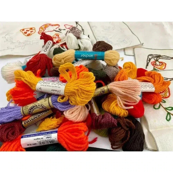 VTG Linen Embroidered Cloth Lot & Pack of Skeins Yarn Wool Guro Paternayan 42 PC - Picture 2 of 13